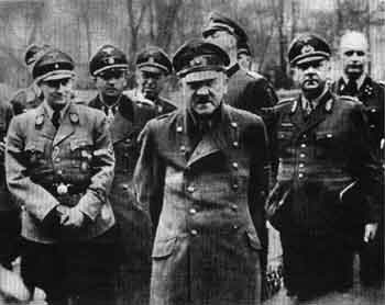 Последний выход Гитлера из бункера имперской канцелярии