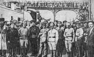 Части Красной армии во главе с С.Орджоникидзе и С.Кировым в Баку